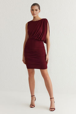 TRENDYOLMILLA Bordo Vucuda Oturan Orme S?k K?sa Elbise TPRSS25EL00029