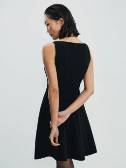 Платье мини приталенного силуэта / Zarina