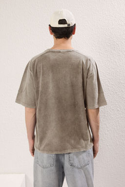 TRENDYOL MAN Vizon Oversize/Genis Kesim Eskitme/Soluk Efekt Kumas Mix Detayl? T-Shirt TMNSS25TS00014 - Trendyolmilla фото 12
