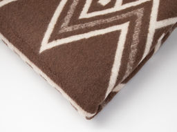 Одеяло байковое в канте 140*205 жаккард "Зигзаг" цв. коричневый (Россия)