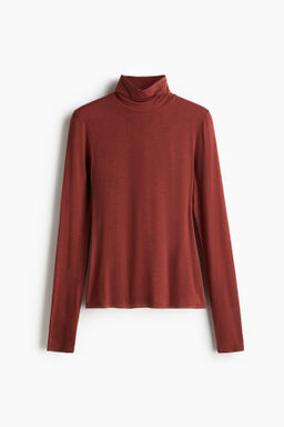Top de viscosa con cuello alto