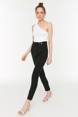 TRENDYOLMILLA Siyah Kemer Detayl? Cigarette Dar Paca Dokuma Pileli Kumas Pantolon TWOSS20PL0131