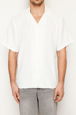 Beyaz Oversize Fit Yazl?k K?sa Kollu Keten Gorunumlu Gomlek TMNSS24GO00019