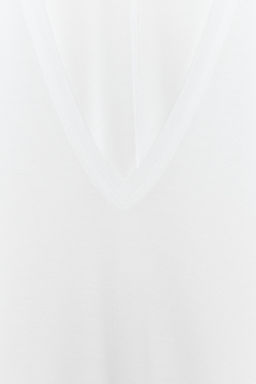CAMISETA ESCOTE PICO FLUIDA / Blanco