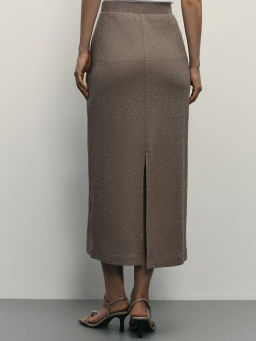 Прямая юбка миди из фактурной ткани / Zarina  фото 4