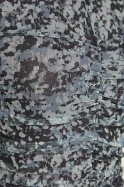 TRENDYOLMILLA Gri Desenli Drape Detayl? Fitted/Vucuda Oturan Dik Yaka Tul Mini Orme Elbise TWOAW24EL00124