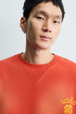 SWEATSHIRT WITH SPRAY TEXT PRINT