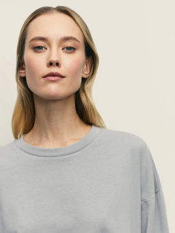 Лонгслив оверсайз с манжетами и принтом на рукаве / Zarina  фото 7