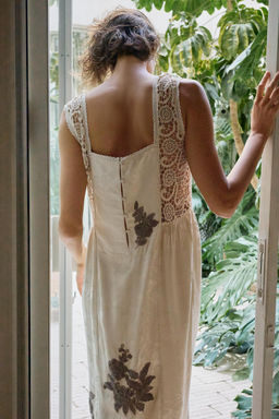 VESTIDO JACQUARD BORDADOS ABALORIOS / Crudo