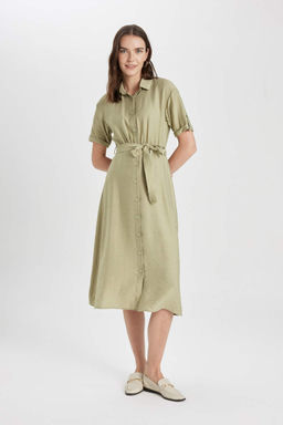 Льняное платье-миди с рубашечным воротником и поясом с короткими рукавами - Defacto фото 3