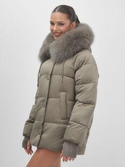 Куртка зимняя женская с мехом и капюшоном тренд коричневого цвета 7658K - Visdeer фото 2