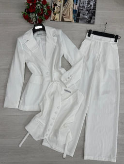 Костюм тройка