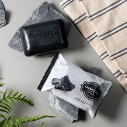 Jigott Мыло-скраб для лица и тела с древесным углем / Charcoal Scrub Soap, 150 г