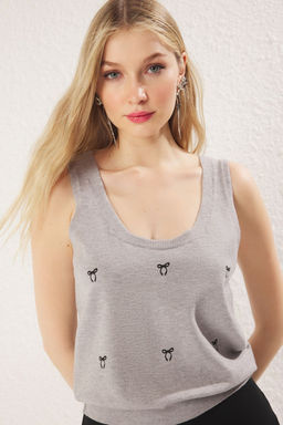 Gri Premium Iplik / Ozel Iplik Kare Yaka Kalp Bask?l? Triko Ince Bluz TWOSS25BZ00307 - Trendyolmilla фото 2