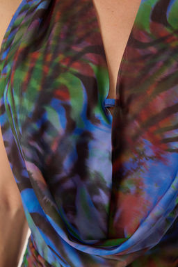 Cok Renkli Vucuda Oturan Degaje Yaka Desenli Tul Abiye Gece Mezuniyet Elbisesi TPRSS25EL00110 - Trendyolmilla фото 5