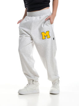 Брюки спортивные с эмблемой 22-7611 светло-серый меланж