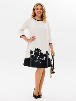 Платье молочного цвета в цветами из экокожи