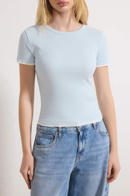 Ac?k Mavi Fitted/Vucuda Oturan K?sa Kollu Biyeli Fitilli Esnek Orme Bluz TWOSS26BZ00253 - Trendyolmilla фото 3