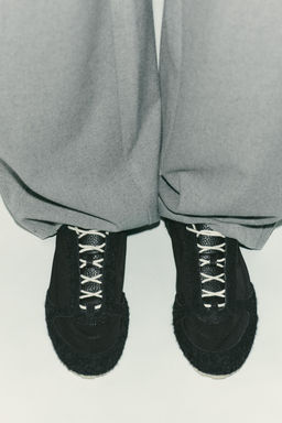 SOFT RUNNING SHOES