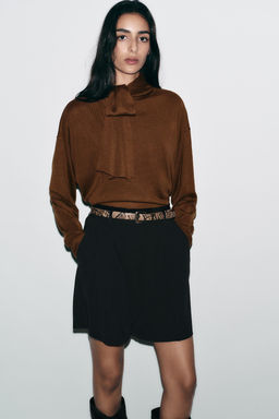 BERMUDA SHORTS WITH DARTS AND BELT