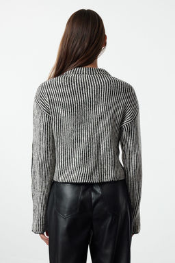 Ekru Crop Yumusak Dokulu Bisiklet Yaka Triko Kazak TWOAW25KZ00000 - Trendyolmilla фото 5