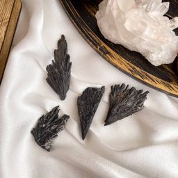 Образец Чёрный Кианит