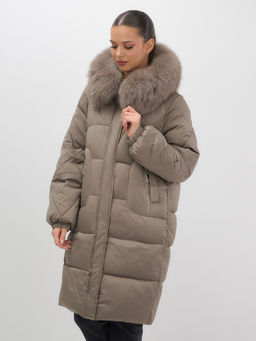 Пальто зимнее утепленное с мехом и капюшоном тренд коричневого цвета 7629K - Visdeer фото 7