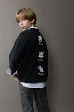 Oversize Geni_ Kal_p Bisiklet Yaka S_rt Bask_l_ Y_kamal_ Soluk Efektli Sweatshirt Erkek _ocuk