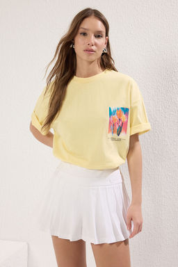 TRENDYOLMILLA Ac?k Sar? %100 Pamuk Oversize/Genis Kal?p On Arka Bask?l? Orme T-Shirt TWOSS25TS00055  фото 6