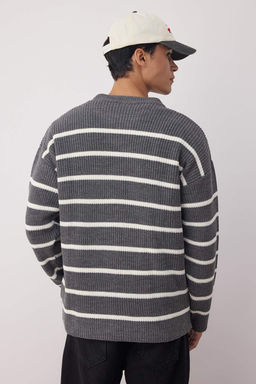 TRENDYOL MAN Vizon Casual Oversize Bisiklet Yaka Cizgili Triko Kazak TMNAW23KZ00285 - Trendyolmilla фото 49
