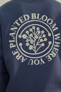 Indigo Oversize/Genis Kesim Cicek Nak?sl? Ici Polar/S?cak Tutan Sweatshirt TMNAW24SW00012