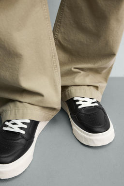 ZAPATILLA VOLUMEN / Negro