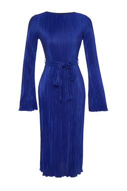 TRENDYOLMILLA Mor Premium Pilise Kumasl? Flare Kol Detayl? A-Line Midi Orme Elbise TWOAW24EL00125
