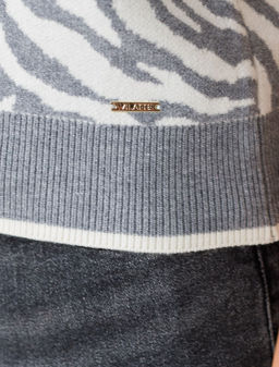 D39.361 Джемпер женский серый