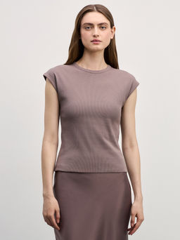 Футболка в рубчик со спущенным плечом / Zarina фото 3