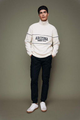 Узкие брюки-карго с карманами