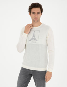 Белый зауженный свитер