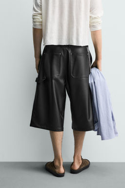 BERMUDA WIDE FIT EFECTO PIEL / Negro / Blanco - Zara фото 3