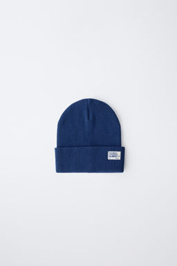 RIBBED KNIT BEANIE WITH LABEL