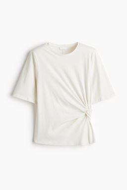 Camiseta con detalle girado