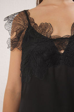 Trendyolmilla Siyah Dantel Detayl? Astarl? Saten Dokuma Midi S?k Elbise TPRSS25EL00232  фото 3