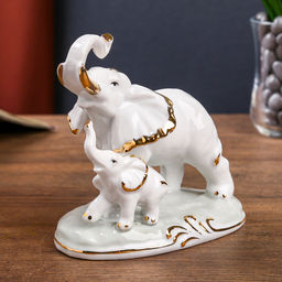 Фигурка керамика «Прогулка слона и слонёнка», белый с золотом, 12.2×12.7×7.2 см