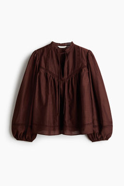 Blusa en mezcla de viscosa con inserci?n de encaje