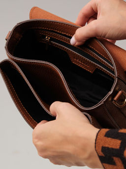 Сумка Deboro 31025 коричневый фундук