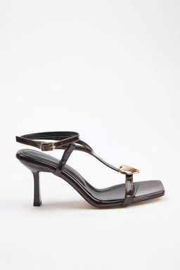 Trendyolmilla Shoes Siyah Alt?n Kalp Aksesuar Detayl? Rugan Kad?n Ince Topuklu Sandalet TAKSS25TO00094 фото 19