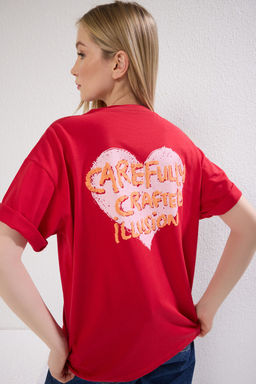 TRENDYOLMILLA Siyah %100 Pamuk On ve Arka Kabartma Bask?l? Oversize/Genis Kal?p Orme T-Shirt TWOSS23TS00355