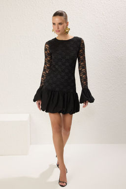 TRENDYOLMILLA Siyah A-Kesim Astarl? Balon Etek Dantel Orme K?sa S?k Elbise TPRSS25EL00240