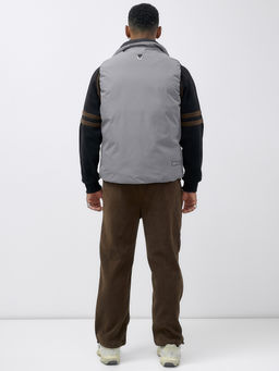 Жилет мужской утепленный спортивный серого цвета 15323Sr - Mtforce фото 5