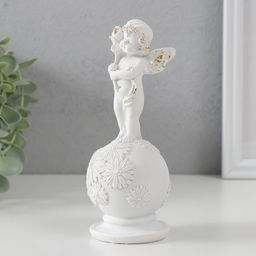 Фигурка полистоун Белоснежный ангел на шаре с цветами, с золотом, 16?6?6 см