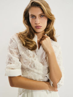 Блузка с аппликациями / Zarina